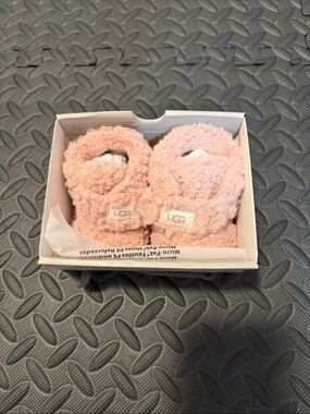 UGG Baby Pink Sherpa Crib Slippers